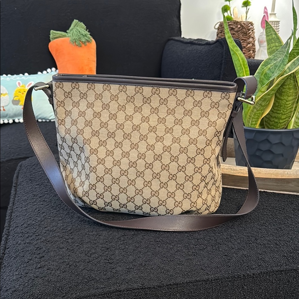 💯 Authentic Gucci Brown Monogram Shoulder Bag